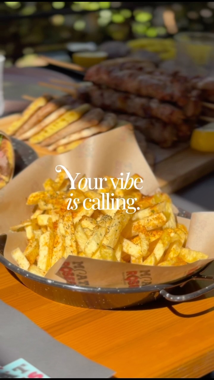 POV: You’re the one sharing the potatoes 😂
.
.
#meatnroses #meat #souvlaki