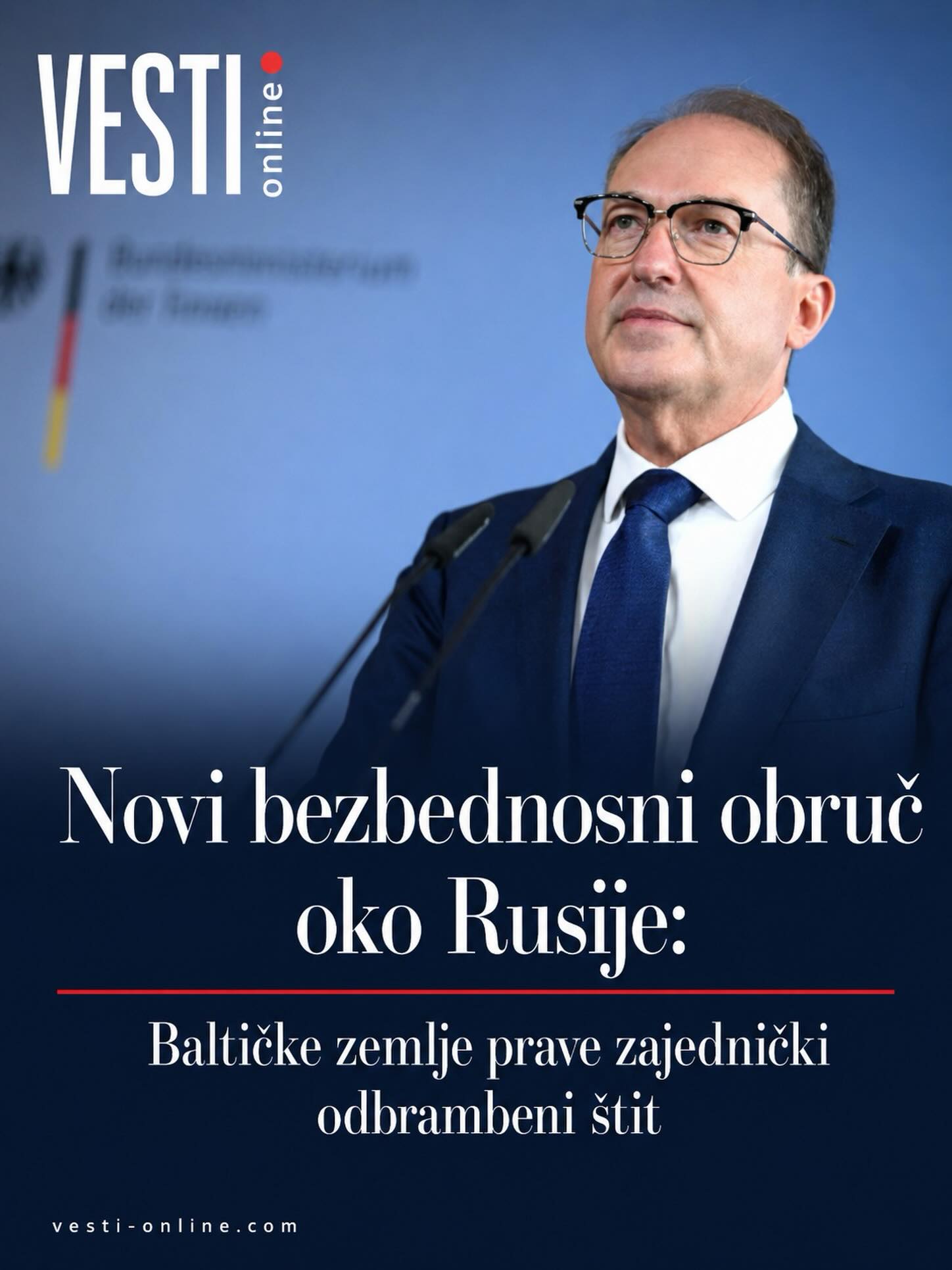 Države baltičkog regiona uspostaviće zajedničku radnu grupu za odbranu od dronova i brzo reagovanje na hibridne napade, dogovoreno je na Baltičkom bezbednosnom samitu u nemačkom Flensburgu. Iako nemački ministar unutrašnjih poslova Aleksander Dobrint nije imenovao državu koja stoji iza takvih pretnji, politička i bezbednosna logika skupa bila je jasna: nova odbrambena mreža nastaje na prostoru na kojem se osam članica NATO neposredno suočava sa Rusijom.
Na sastanku u mornaričkoj školi Mirvik učestvovali su predstavnici Nemačke, Danske, Švedske, Finske, Estonije, Letonije, Litvanije i Poljske, kao i Norveške i Irske, koja predsedava Savetu Evropske unije. Radna grupa biće formirana na nivou državnih sekretara i trebalo bi da omogući brzu razmenu obaveštajnih i operativnih podataka, zajedničku procenu opasnosti i usaglašavanje odgovora na incidente. Dobrint je poručio da napadi postaju intenzivniji i složeniji i da Baltičko more treba pretvoriti u „zajednički bezbednosni prostor“. Tagesschau navodi da su među konkretnim pretnjama izdvojeni neprijateljski dronovi, sabotaže, pokušaji napada i kampanje destabilizacije.
Opširnije na portalu vesti-online.com Države baltičkog regiona uspostaviće zajedničku radnu grupu za odbranu od dronova i brzo reagovanje na hibridne napade, dogovoreno je na Baltičkom bezbednosnom samitu u nemačkom Flensburgu. Iako nemački ministar unutrašnjih poslova Aleksander Dobrint nije imenovao državu koja stoji iza takvih pretnji, politička i bezbednosna logika skupa bila je jasna: nova odbrambena mreža nastaje na prostoru na kojem se osam članica NATO neposredno suočava sa Rusijom.
Na sastanku u mornaričkoj školi Mirvik učestvovali su predstavnici Nemačke, Danske, Švedske, Finske, Estonije, Letonije, Litvanije i Poljske, kao i Norveške i Irske, koja predsedava Savetu Evropske unije. Radna grupa biće formirana na nivou državnih sekretara i trebalo bi da omogući brzu razmenu obaveštajnih i operativnih podataka, zajedničku procenu opasnosti i usaglašavanje odgovora na incidente. Dobrint je poručio da napadi postaju intenzivniji i složeniji i da Baltičko more treba pretvoriti u „zajednički bezbednosni prostor“. Tagesschau navodi da su među konkretnim pretnjama izdvojeni neprijateljski dronovi, sabotaže, pokušaji napada i kampanje destabilizacije.
Opširnije na portalu vesti-online.com